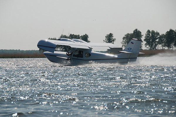 Легкий самолет малой авиации CK-12 Орион взлет с воды
