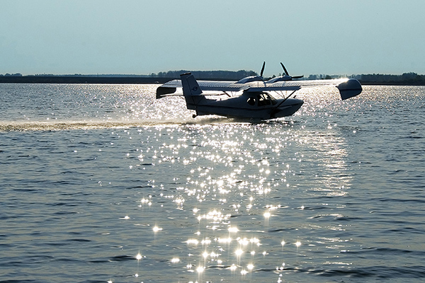 Легкий самолет малой авиации CK-12 Орион посадка на воду